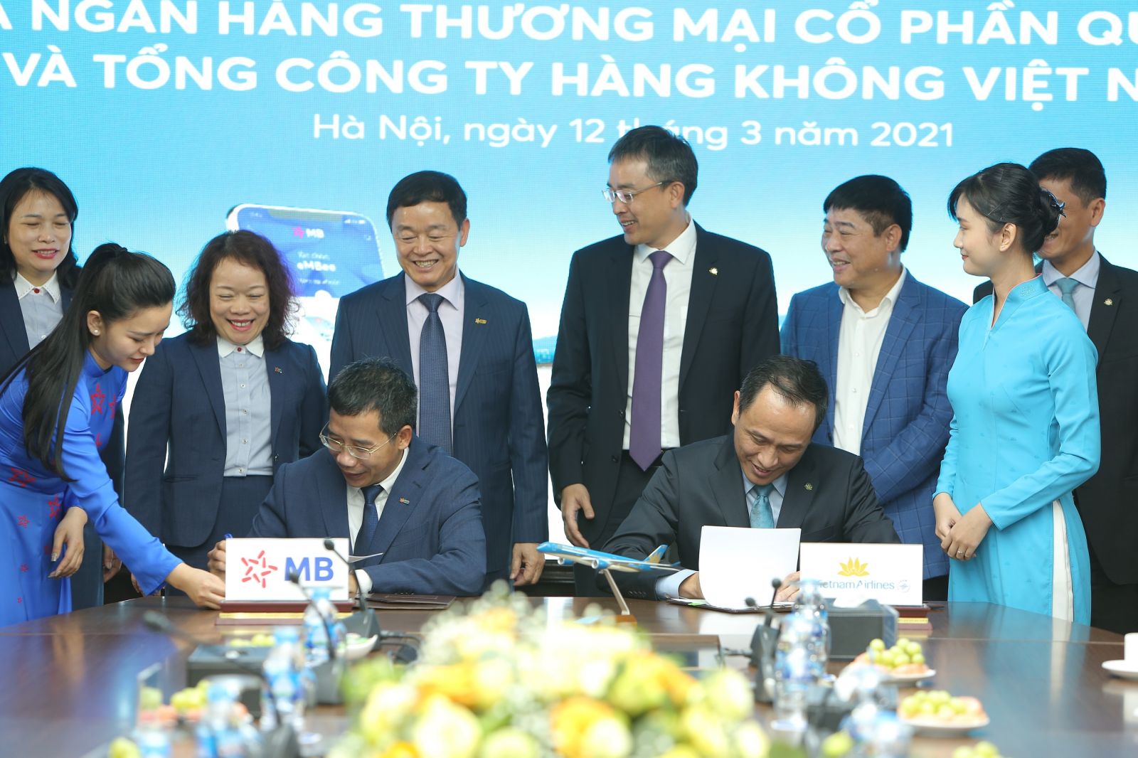 Vietnam Airlines ký kết hợp tác toàn diện với Ngân hàng TMCP Quân đội